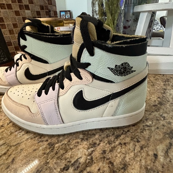 Women's Easter Jordan's - Picture 3 of 5